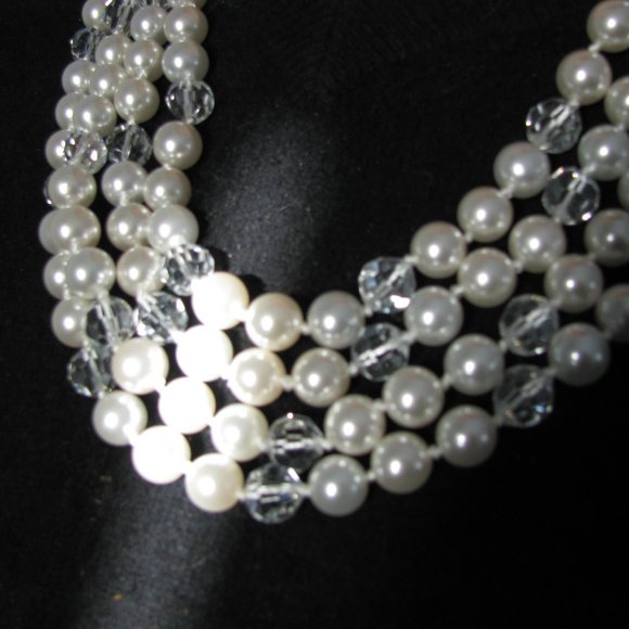 NWOT - 4 STRAND FAUX PEARL NECKLACE - Picture 8 of 9